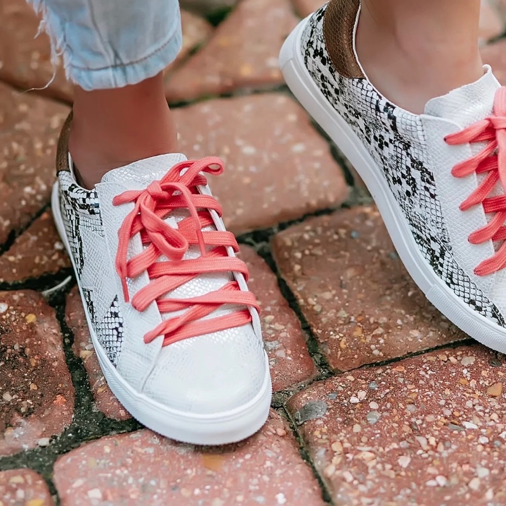 🐍🐍 Cutest Python Sneaks! 🐍🐍 - Picture 3 of 5